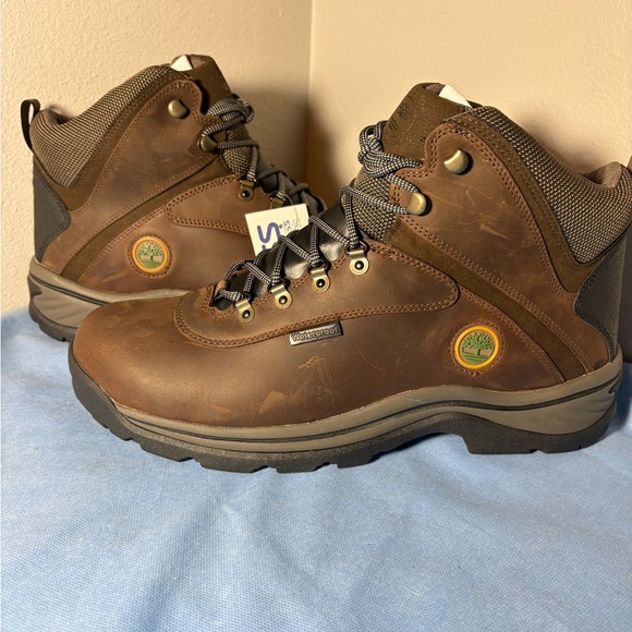 NWT- Timberland White Ledge mid lace up waterproof Brown Leather Boots